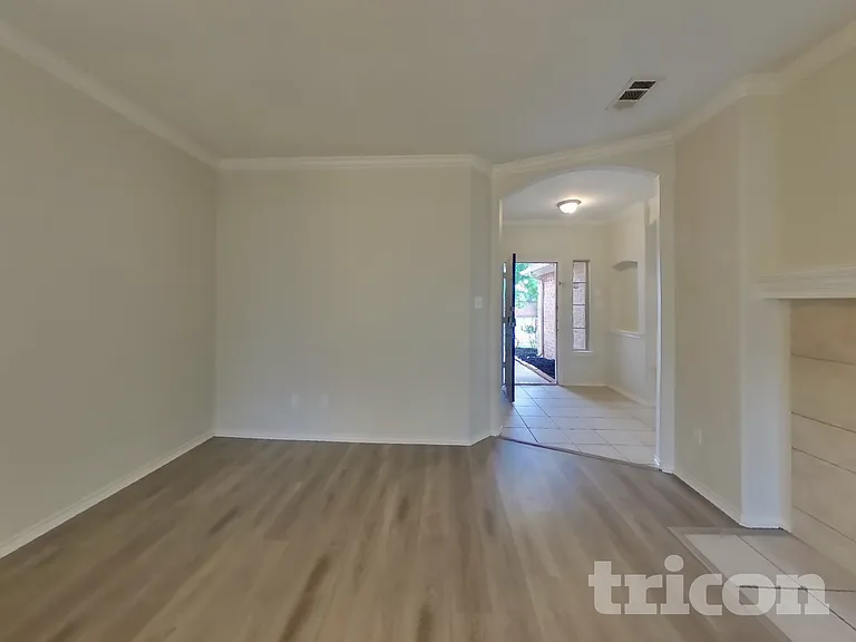1630 Emily Ln — Photo 2