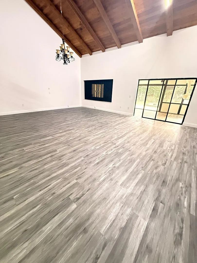 3333 Oak Drive — Photo 1