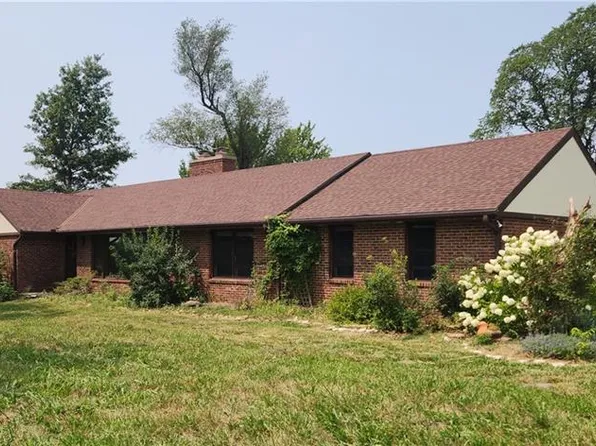 32510 S Metcalf Rd, Louisburg, KS 66053