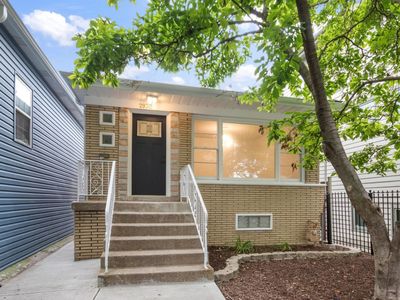 2930 N Dawson Ave, Chicago, IL, 60618