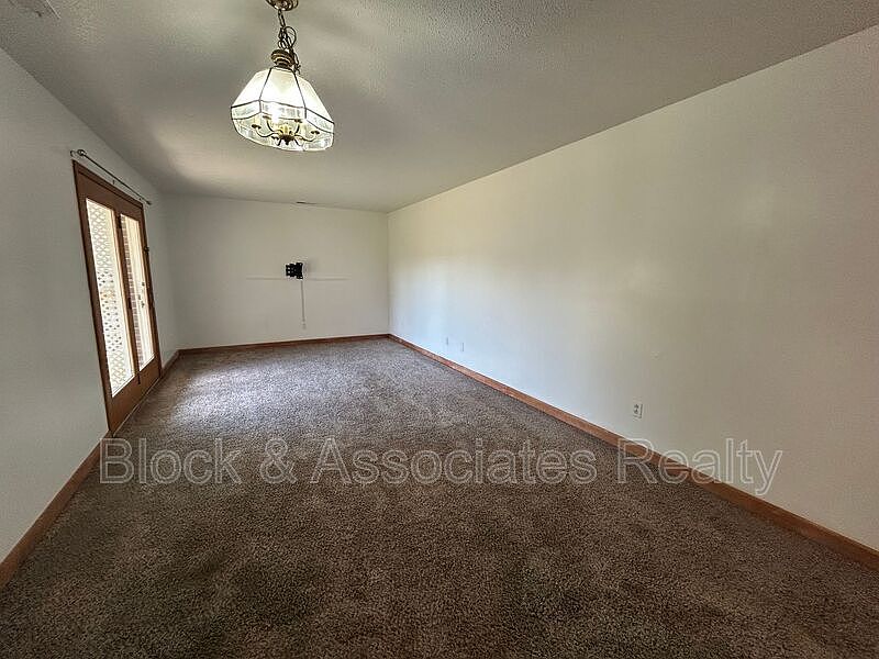 1st image of 316A Windsor Manor Way