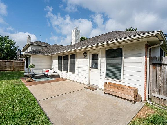 5th image of 3910 Lauderwood Ln