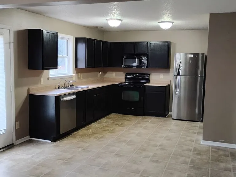 2683 Soule Dr — Photo 2