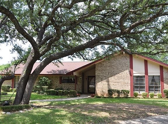 2nd image of 5 Brentwood Cir