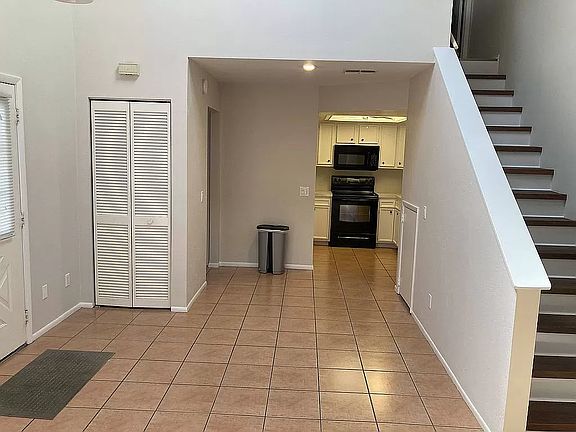 4th image of 8401 S Haven Ln