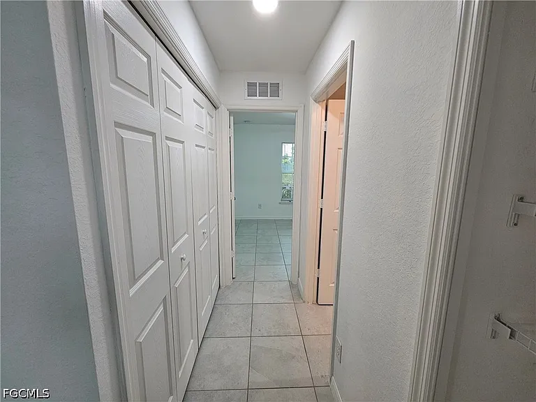 2523 NE 6th Pl — Photo 18