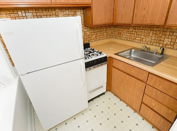 2nd image of 711 W Belmont Ave APT 108