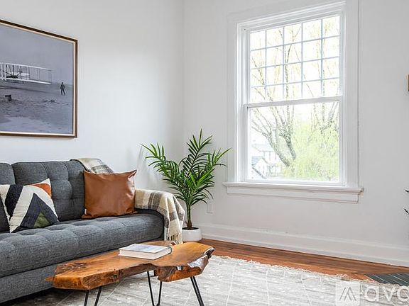 3rd image of 6 McClure St #D