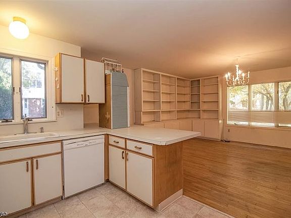 5th image of 231 Thornden St