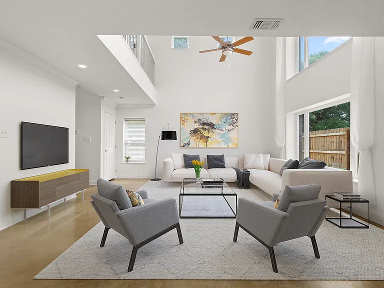 1810 W Hawthorne Rd #2 — Photo 1