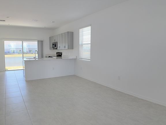 3rd image of 3191 Skyline Dr