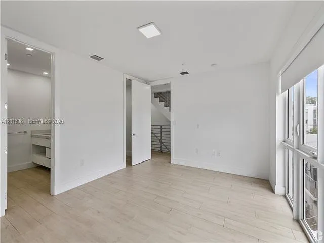 434 SW 10th Ave — Photo 7