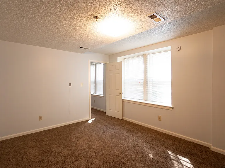 705 Hollins St — Photo 12