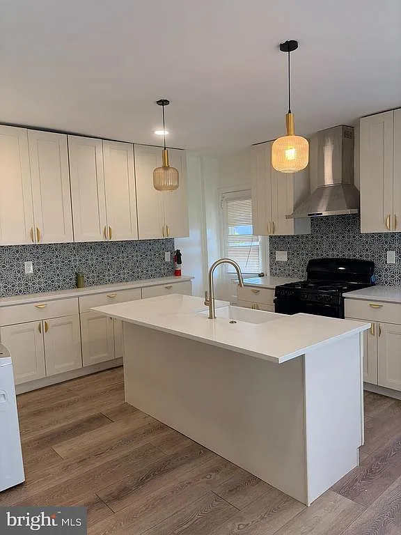 3 bed, 1160 sqft, $2,000 — Photo 2