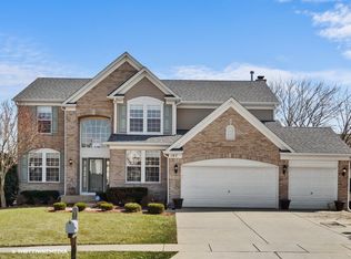 107 Cottonwood Dr, Streamwood, IL 60107