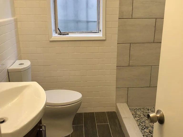 8333 1/4 Blackburn Ave — Photo 7