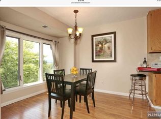 216 Indian Hollow Ct, Mahwah, NJ 07430