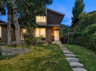 617 N Whitewood Rd NE, Calgary, AB T1Y 4A1