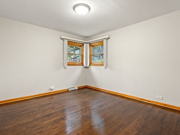 3rd image of 6815 N Algonquin Ave