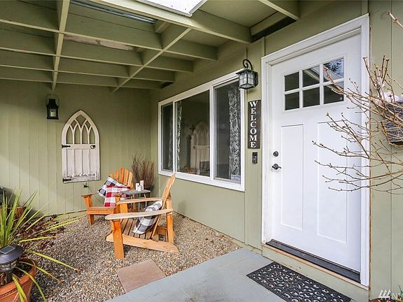 Enjoy the styling of the Craftsman front door and front courtyard.
