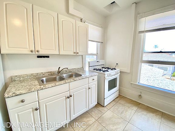 5th image of 505 21st St APT 4