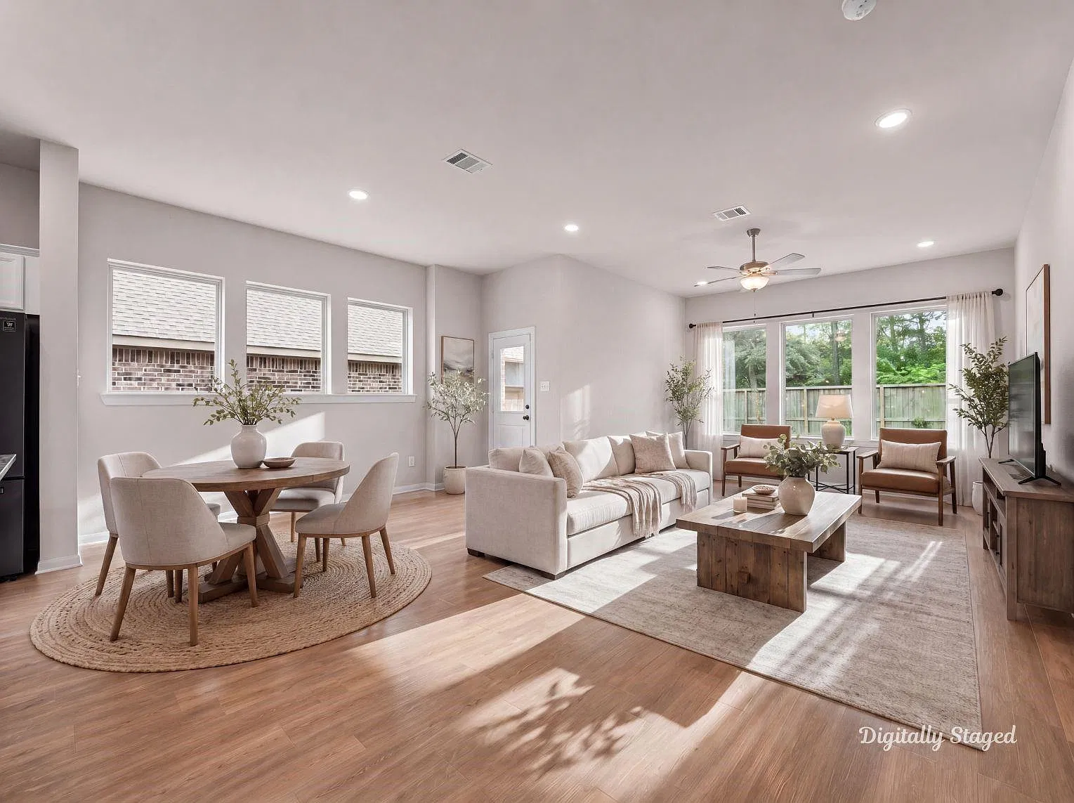 3 bed, 2.0 bath, 1947 sqft, $2,400 — Photo 3
