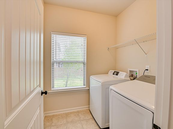 2nd image of 880 Westlawn Dr