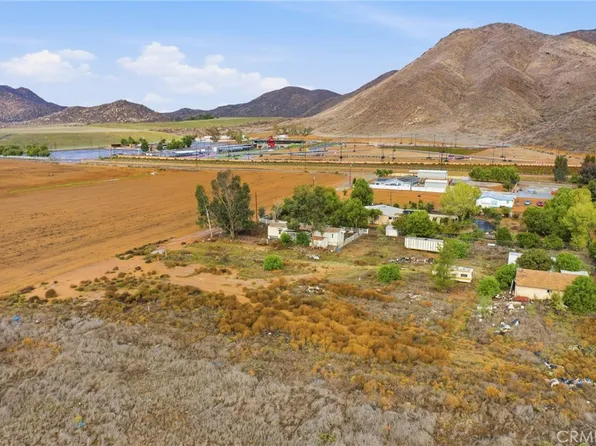 28180 Whitaker Ln, Winchester, CA 92596