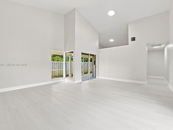 4th image of 1181 SW 108th Ter