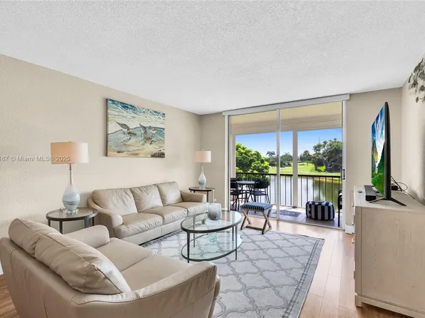 9320 S Hollybrook Lake Dr APT 203, Hollywood, FL 33025