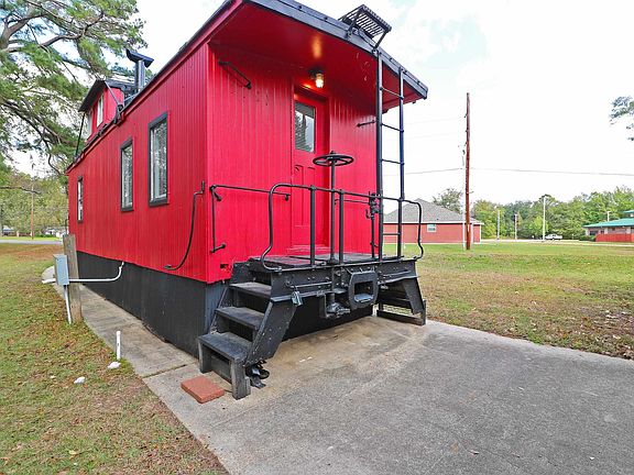 2nd image of 201 Bayou Oaks Dr