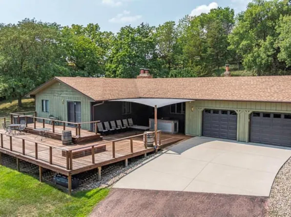 125 Kingsley Ln, Yankton, SD 57078