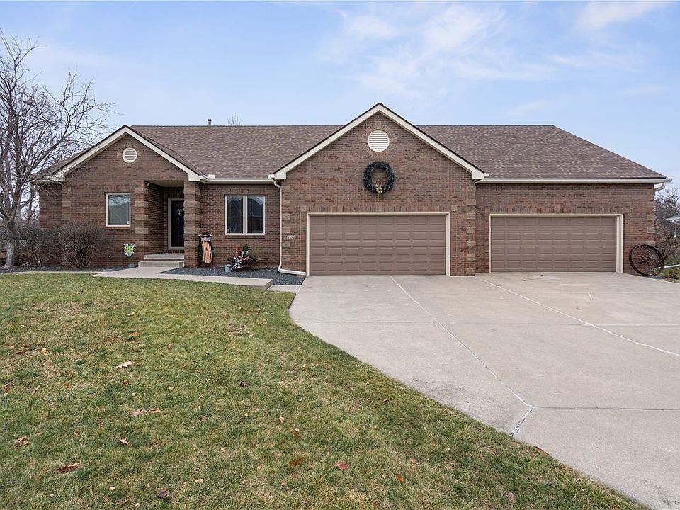 1st image of 605 NW Boulder Brook Dr