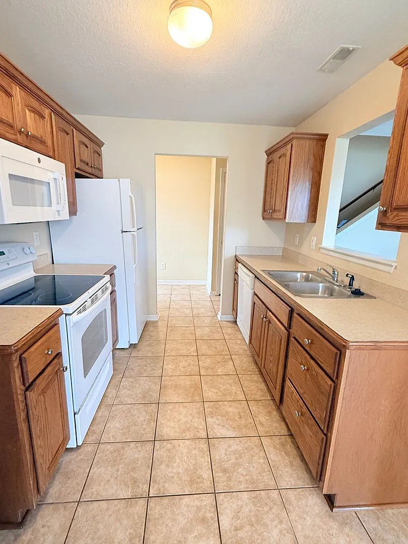 **Comfort, Convenience & Space Near Fort Riley — Photo 4