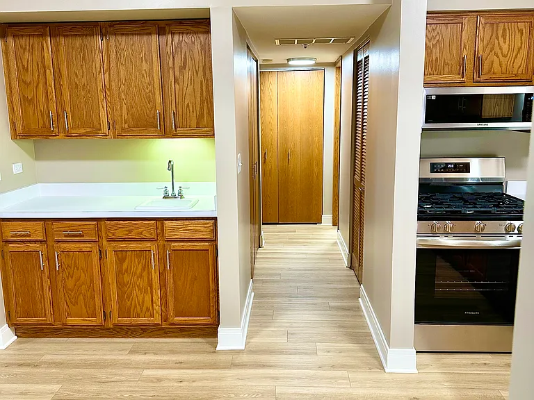 1028 Ashley Ct N #1B — Photo 6