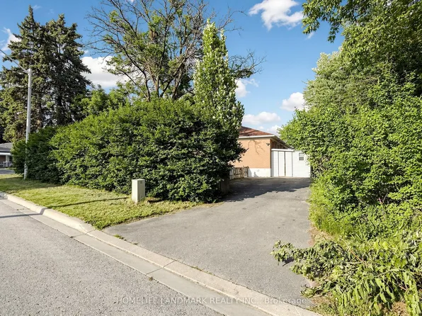 212 Beechy Dr, Richmond Hill, ON L4C 2X7
