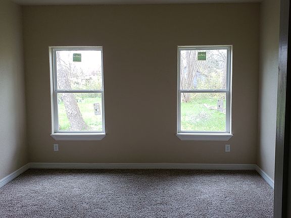 4th image of 832 Live Oak St
