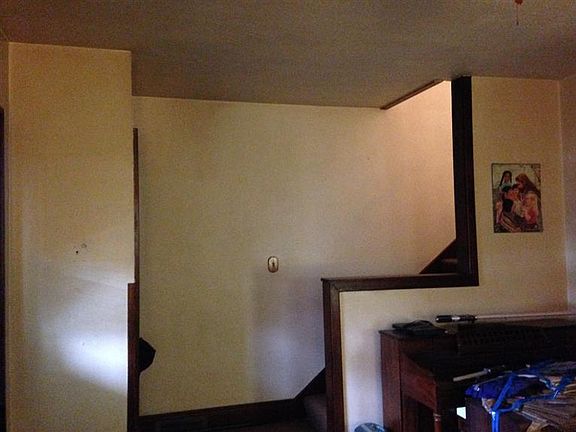 4th image of 33 S Sperling Ave