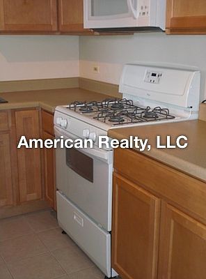 3rd image of 3639 N Pine Grove Ave APT 17F