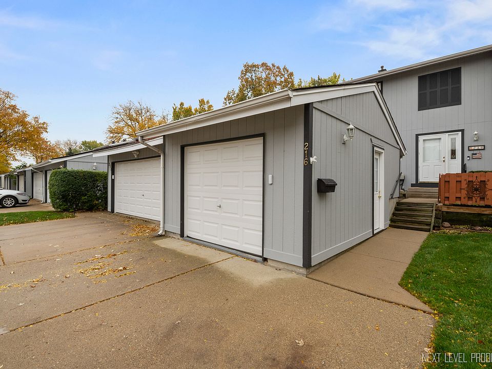 1st image of 216 Oakwood Ln