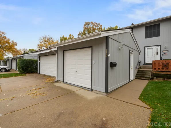 216 Oakwood Ln, Bloomingdale, IL 60108