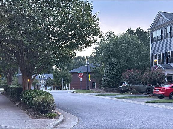4th image of 1402 Holly Grove Way