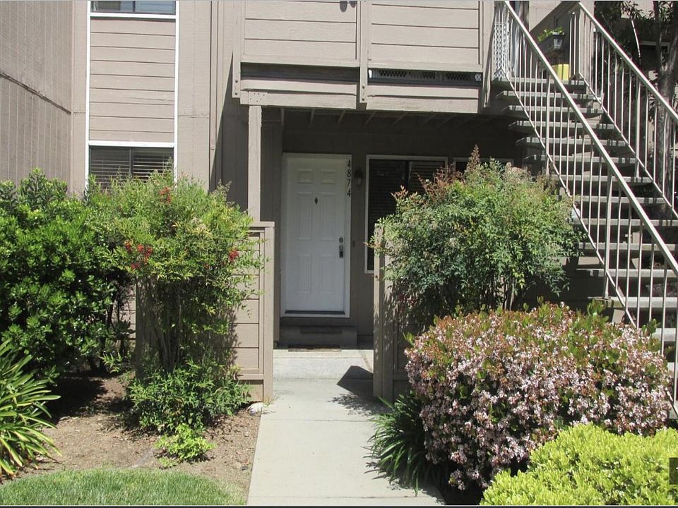 1st floor front entrance