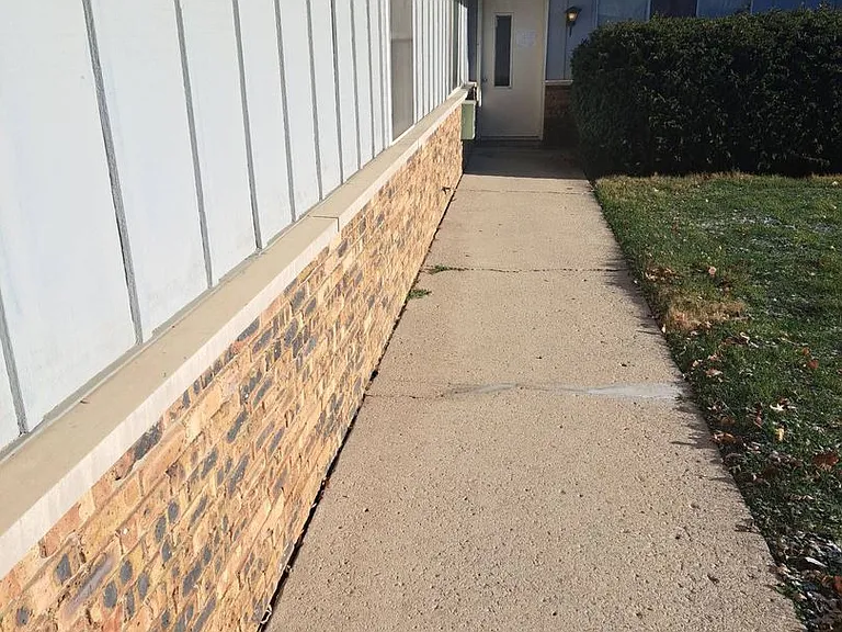 1202 Lake Forest Dr #A-C — Photo 2