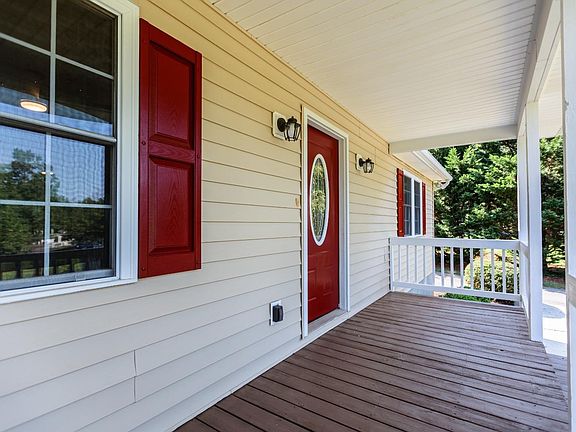 5th image of 404 Courtland Dr