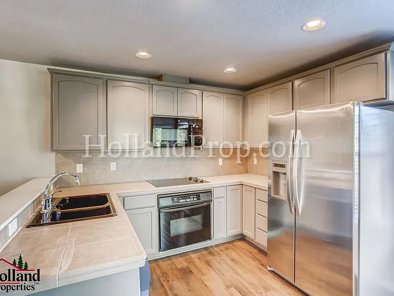 977 NE 73rd Ave — Photo 10