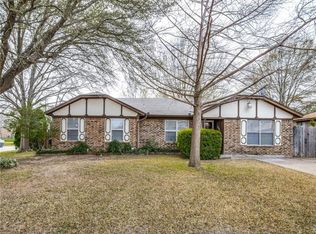 501 NW Wintercrest Rd, Burleson, TX 76028