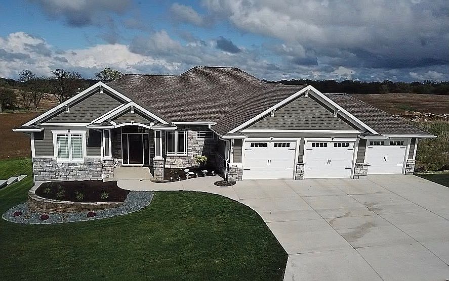 2nd image of 1120 Ione Dr
