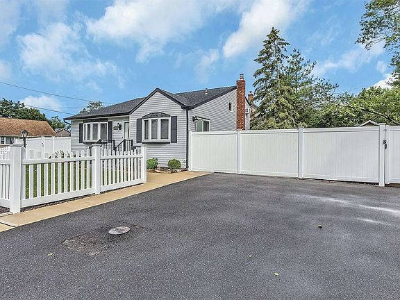 3rd image of 125 Kensington Ct