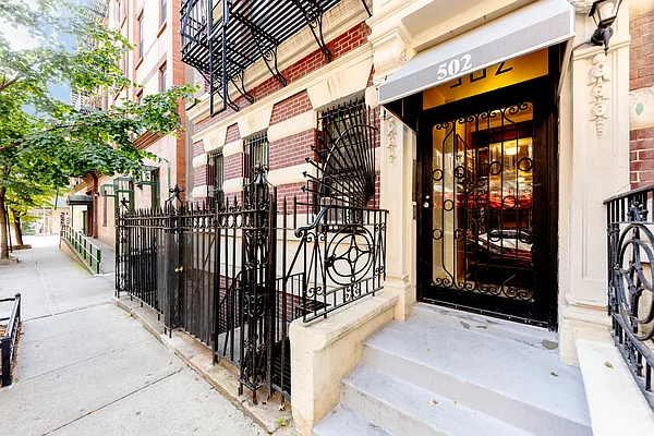 Sold by Douglas Elliman | media 8